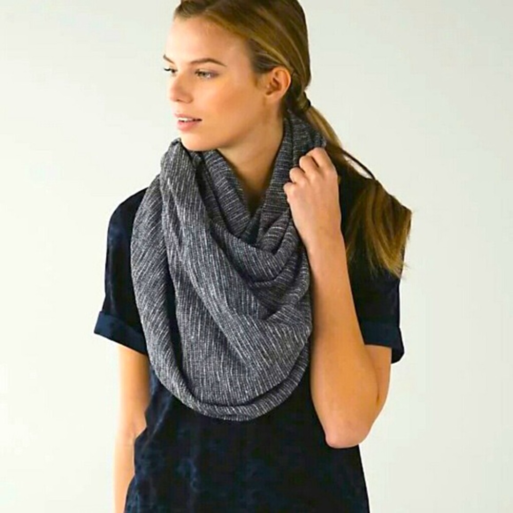 Lululemon Customizable Snap‎ Convertible Scarf Heathered Black